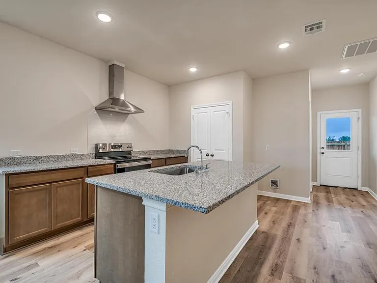 317 W Martin Luther King Dr — Photo 10
