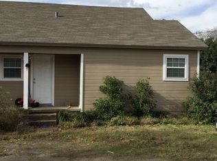 907 W 5th St #B, Clifton, TX 76634