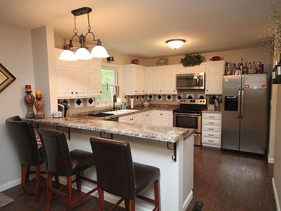 3rd image of 6 Garland Ln