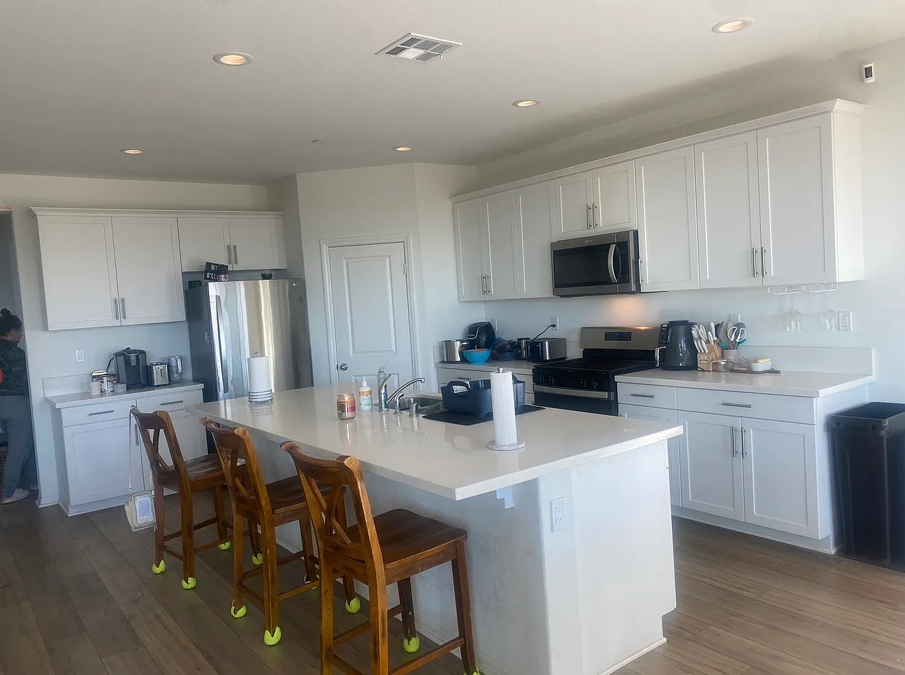 6 bed, 2798 sqft, $1,100 — Photo 3