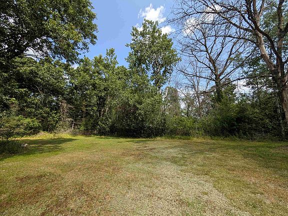 5th image of 614 Spruce Cir