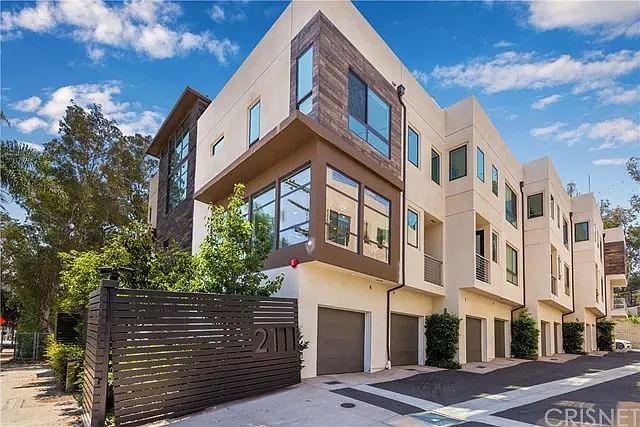 1st image of 2111 N Cahuenga Blvd Unit 18