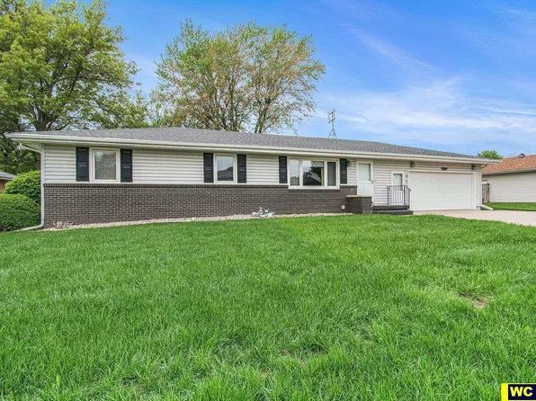 821 N 14th Ave, Blair, NE 68008