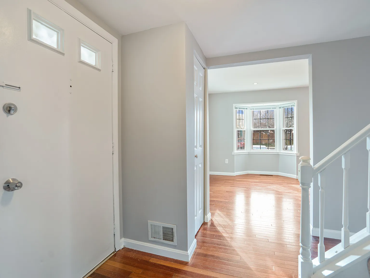 Move-In Ready! Pristine 3-Story End-Unit Townhome in Crofton — Photo 3