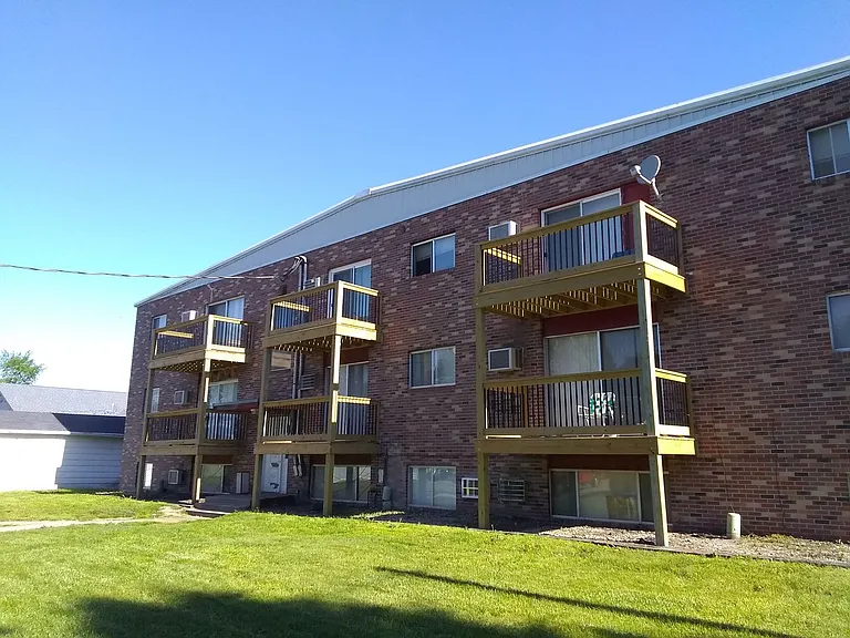 118 E Phillip Ave — Photo 2
