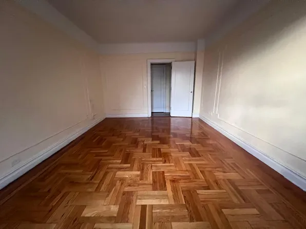 14 Bogardus Place image 2 of 13