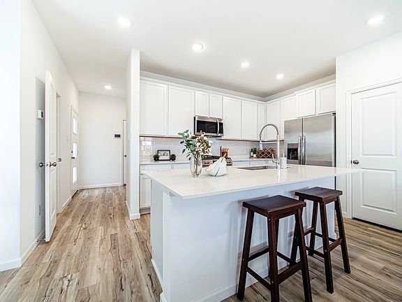 3rd image of 9934 Kilkenny St