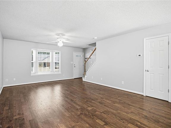 5th image of 302 Carrington Ln