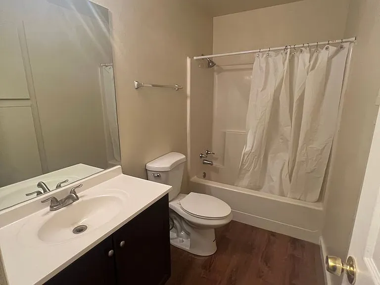 2814 N Center St — Photo 7