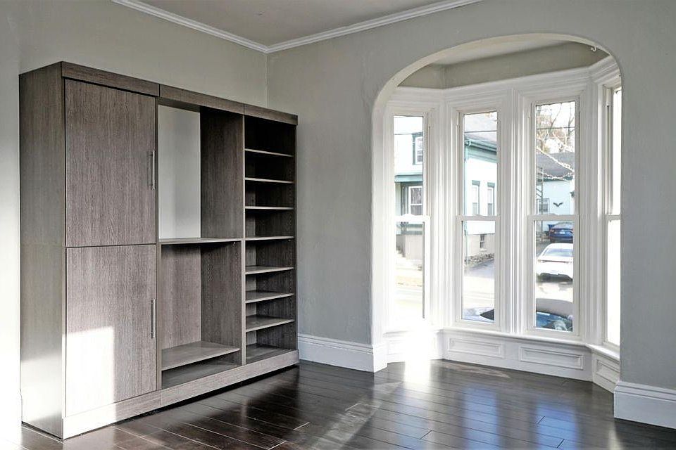 1st image of 392 Saint John St #4