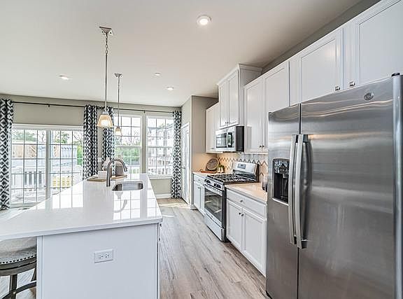 4th image of 160 Canterbury Way