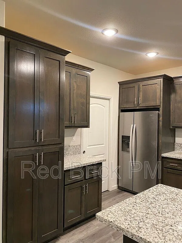 3 bed, 2.0 bath, 1239 sqft, $1,895 — Photo 4