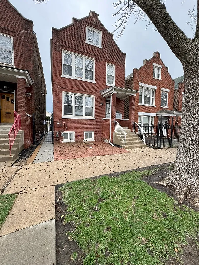 4450 S Richmond St photo 1