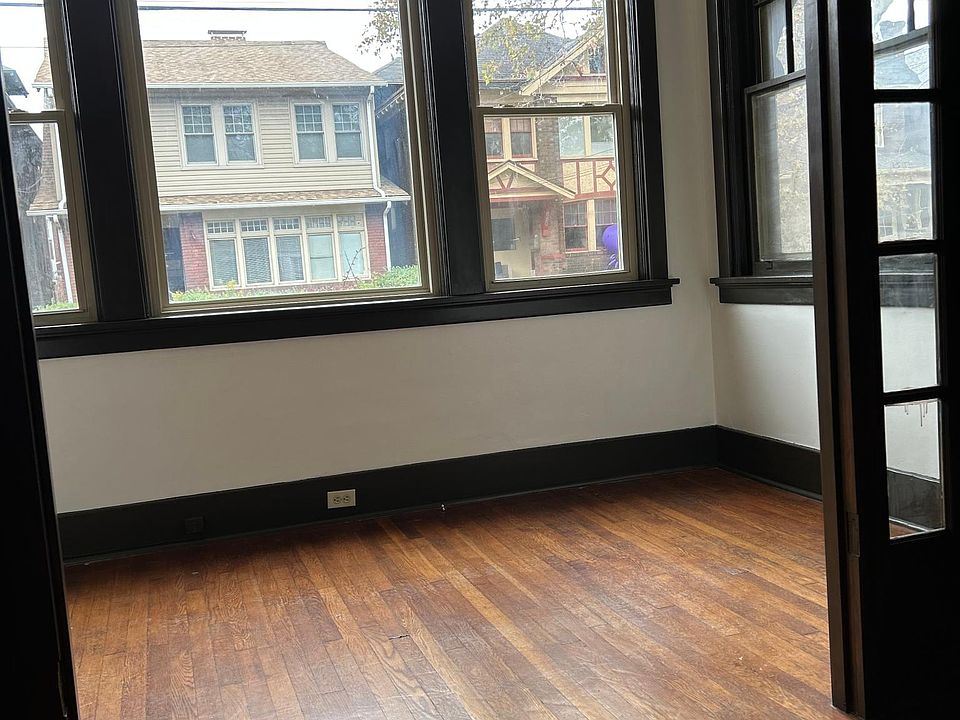 SUNROOM/DEN