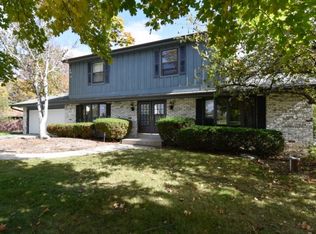 W358N5884 Surrey Dr, Oconomowoc, WI 53066