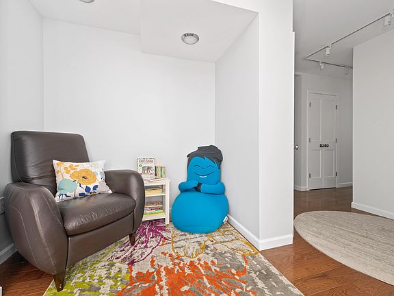 2nd image of 360 E 72nd St