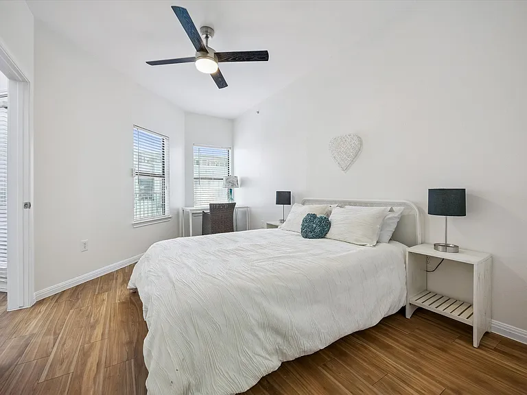 2502 Leon St #501 — Photo 7