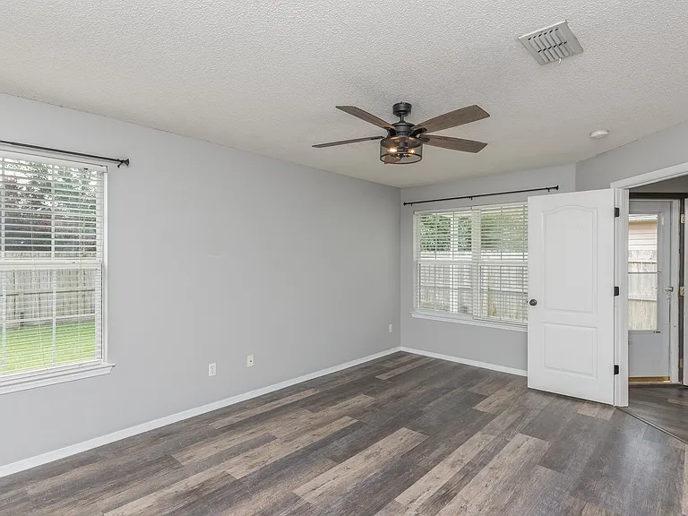 617 Hanley Downs Dr — Photo 14