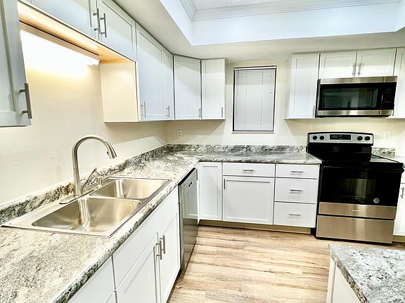 3rd image of 3727 Ellerdale Dr