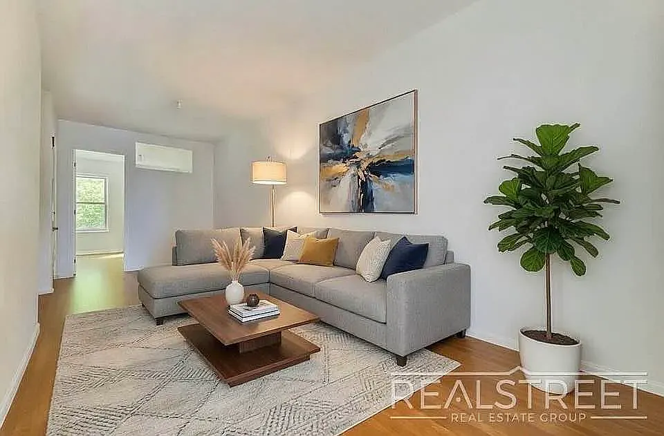 14 Harrison Place — Photo 3