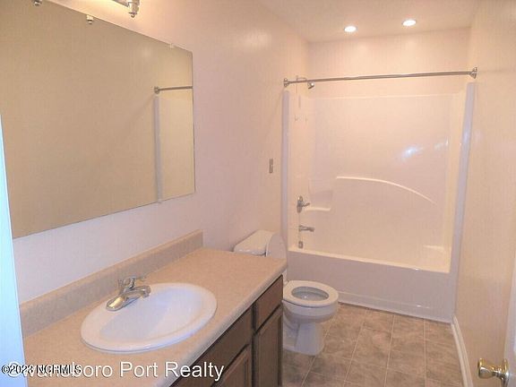 2nd image of 160 Kelly Cir