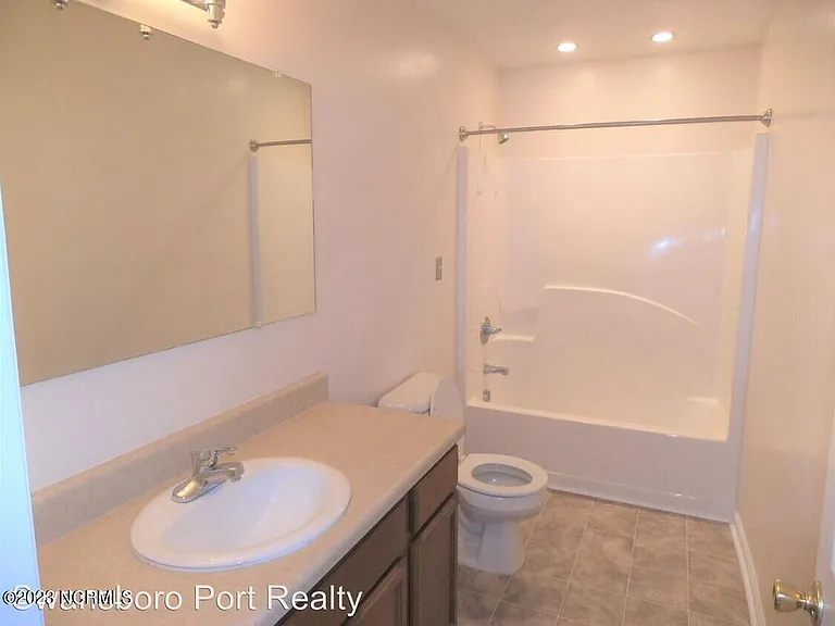 160 Kelly Cir — Photo 2