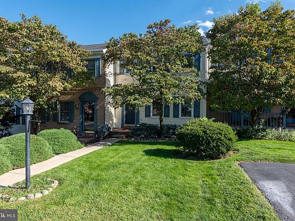 2nd image of 130 Robin Hill Cir