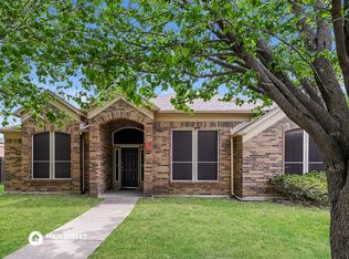 204 Boulder Creek Dr, Desoto, TX 75115