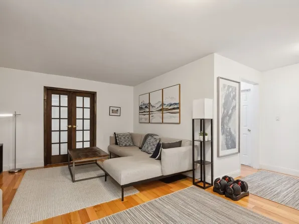 310 Lexington Avenue 2D image 2 of 10