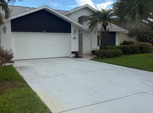 1352 Monarch Cir, Naples, FL 34116