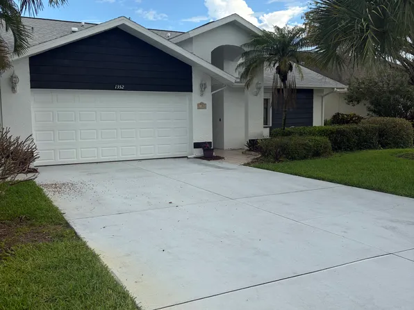 1352 Monarch Cir, Naples, FL 34116