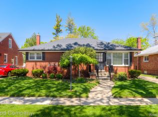 8379 Sunburst St, Center Line, MI 48015