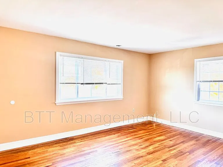 8805 Plymouth St #5 — Photo 9