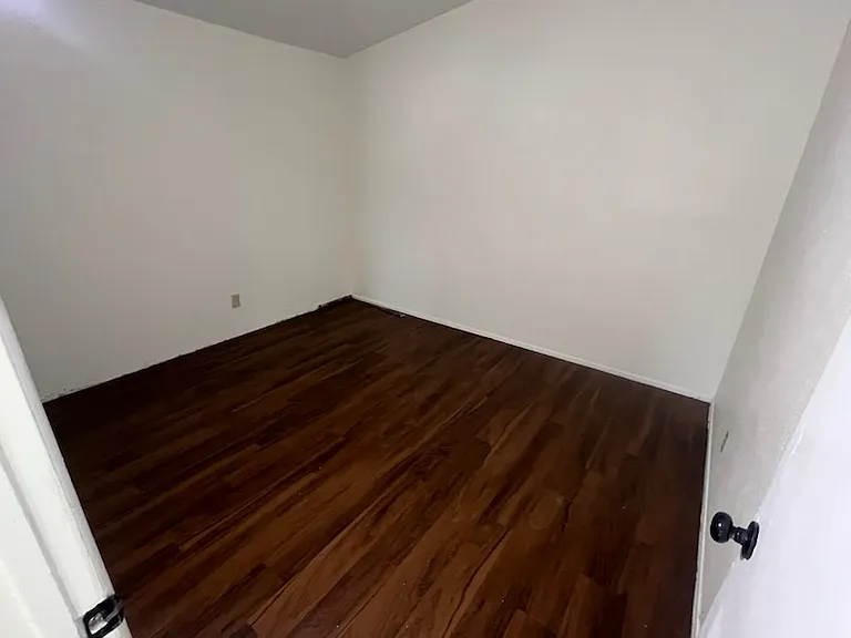471 E Nugent St — Photo 9