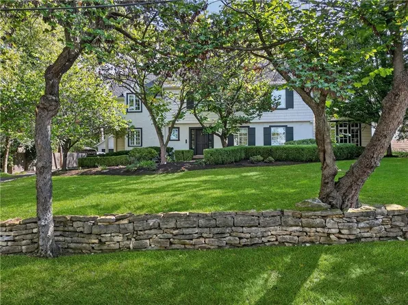 5023 Summit St, Kansas City, MO 64112