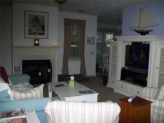 3rd image of 221 Mooregate Ct