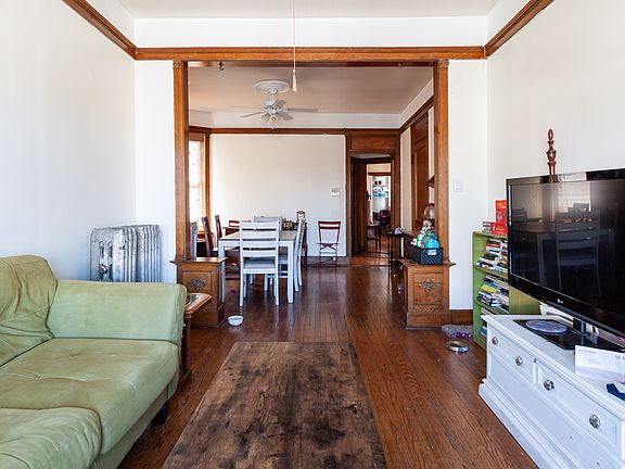 2nd image of 3324 N Clark St APT 3
