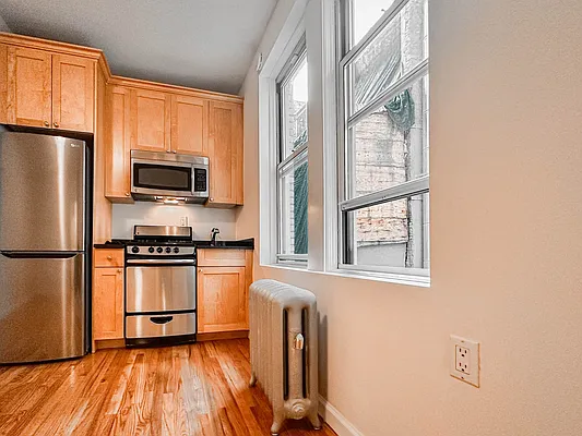 Rented by Manhattan Realty Group | media 4