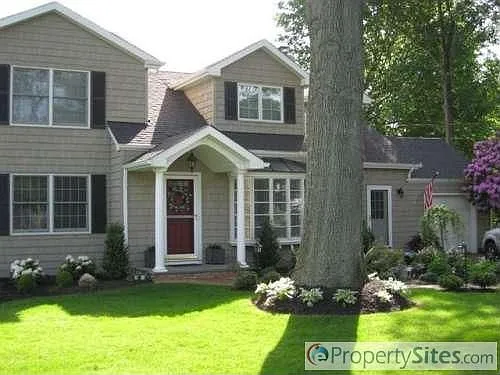 15 Bay Dr E photo 1