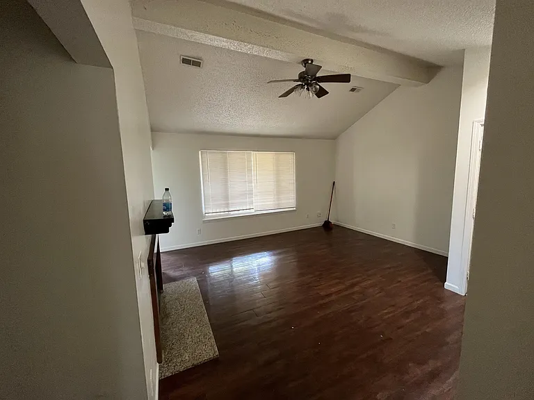 922 Kara Dr — Photo 14