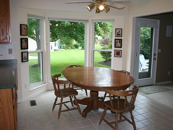 3rd image of 5013 Barnsby Ln