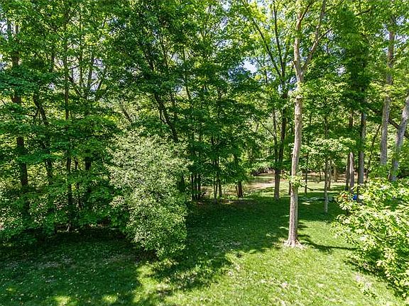 3rd image of 118 Stony Creek Overlook
