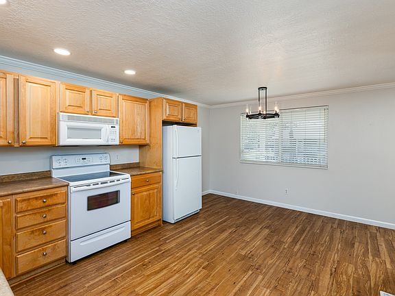 5th image of 4022 S Vernon Cir E #B