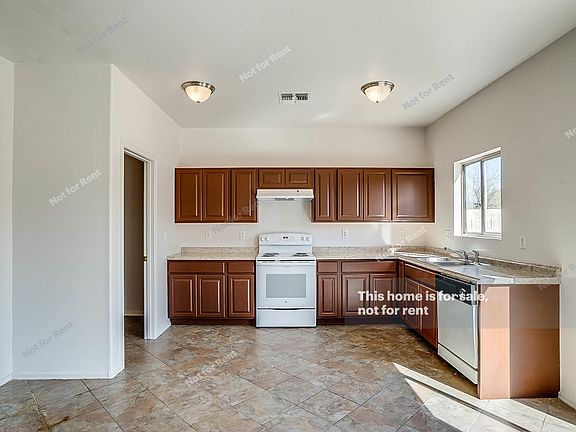 2nd image of 921 E Cowboy Cove Trl