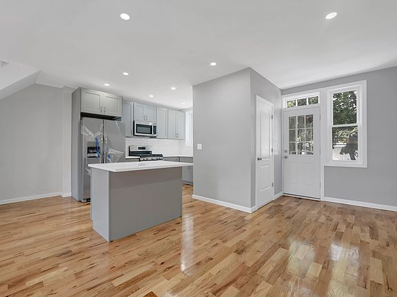 4th image of 4561 Richardson Ave #A