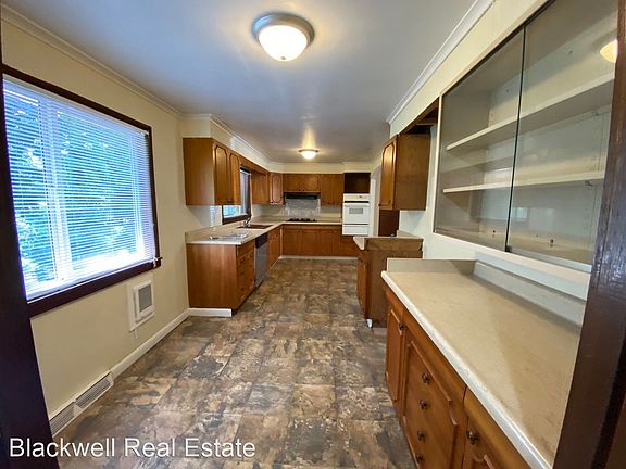 4th image of 1931 S Durango St #8609211