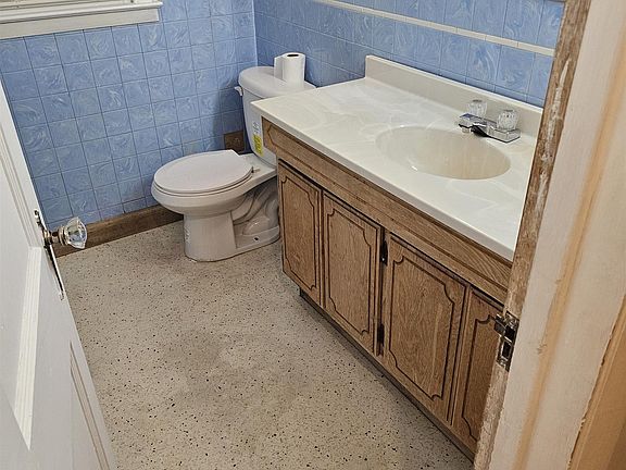 5th image of 2323 SW Huntoon St