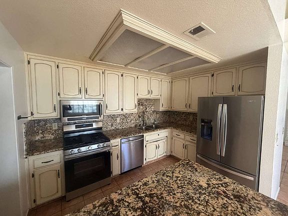 4th image of 6113 Castleford St