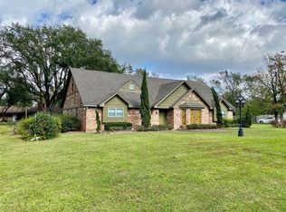 1320 Shadowdale St, Bridge City, TX 77611