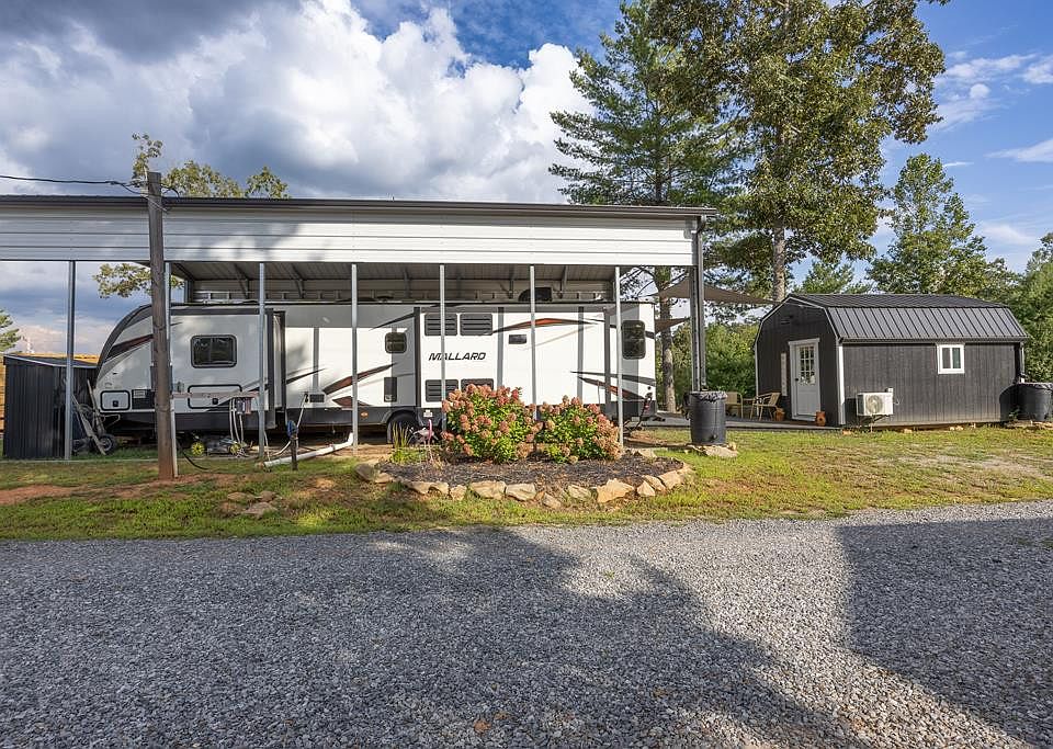 1st image of 128 Pioneer Estates Rd #17